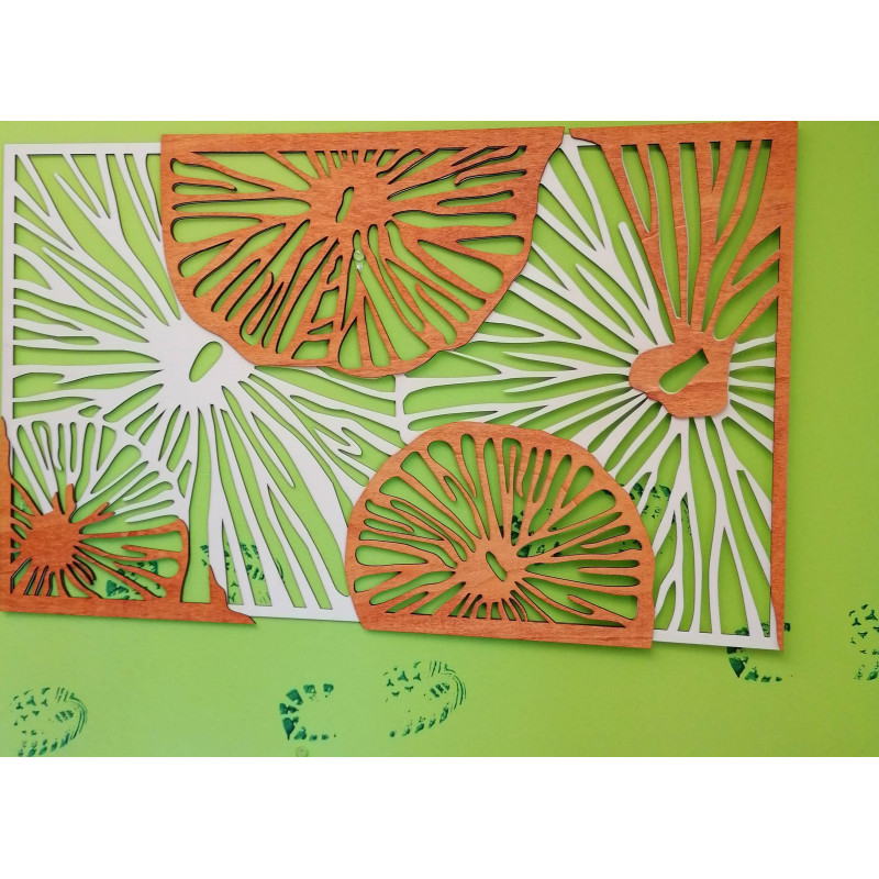 Geschnitztes Bild an der Wand aus Holz...